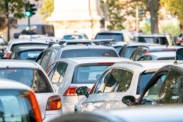 Italia, aumenta il traffico sulle strade e i mezzi di trasporto sono inefficienti